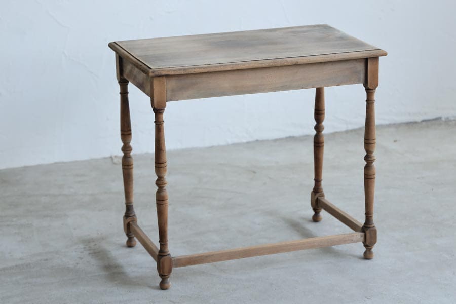 ろくろ脚の可憐なサイドテーブルの通販 | ライフスタイルショップICCA