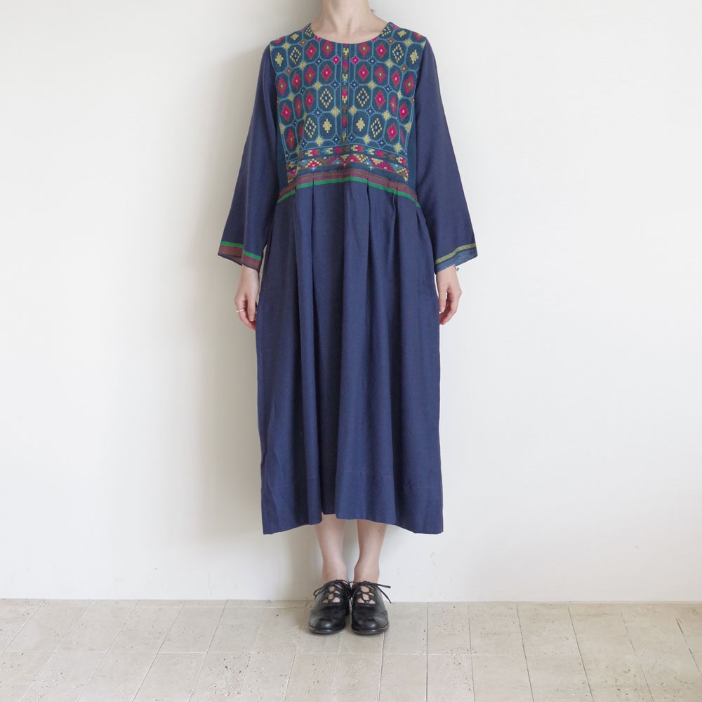 injiri インジリ : Nilgiri-144 クロスステッチ刺繍ワンピース(Navy