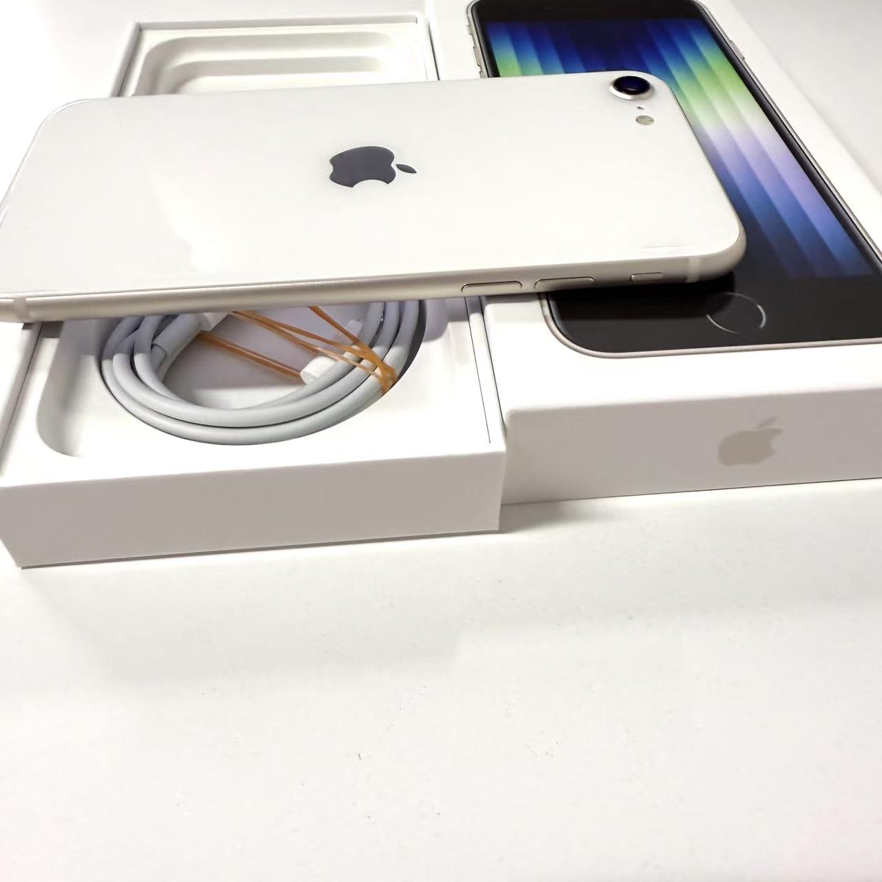 中古品Aランク iPhone SE (第3世代) 128GB SIMフリー [スターライト