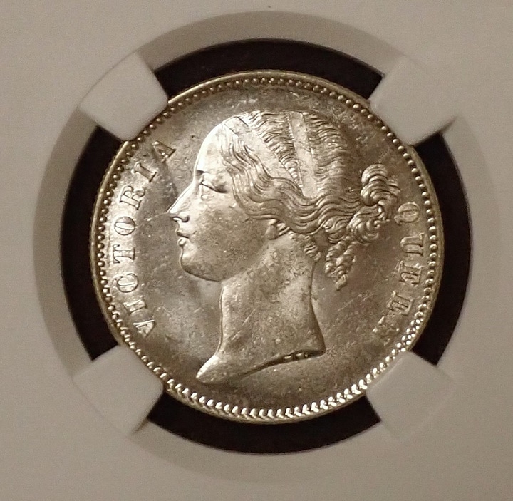 イギリス東インド会社、1840年の1ルピーの2枚セット、MS64とMS63