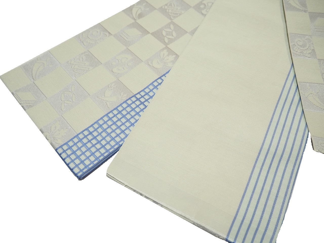 正絹博多織半幅帯「薄グレー色の地に市松模様と薄青色の格子模様