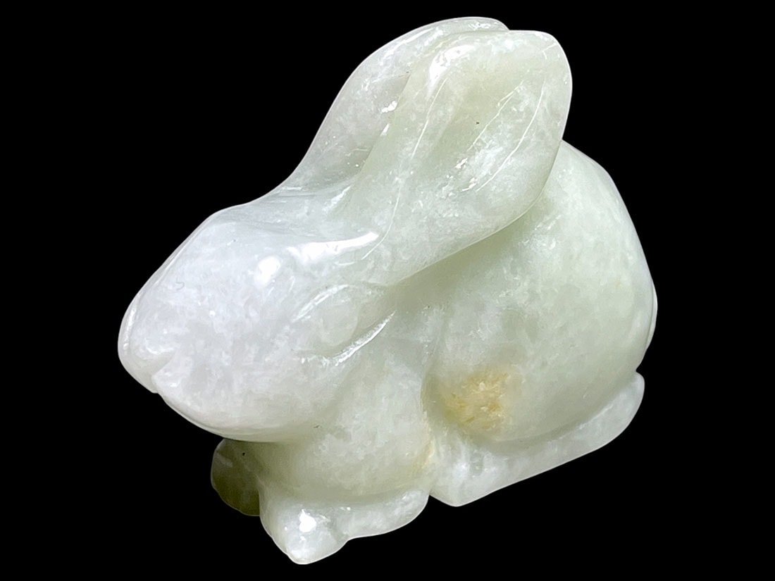 翡翠 うさぎ彫刻