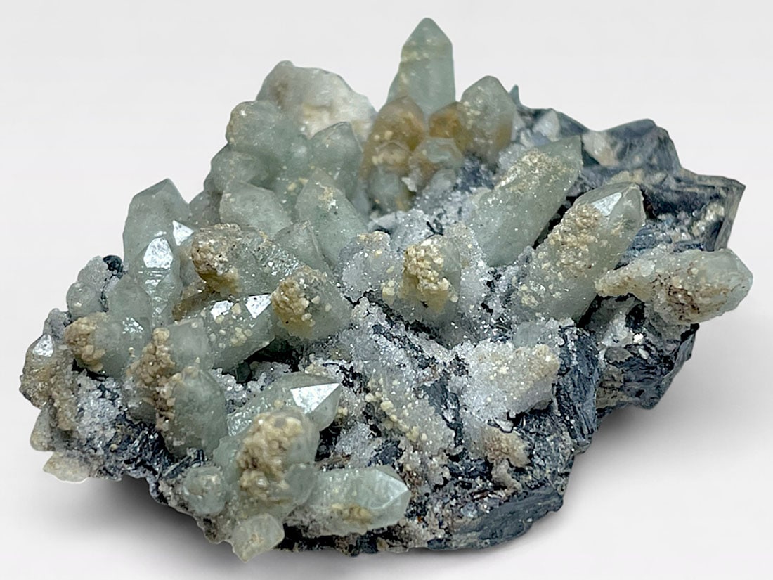 岐阜県吉城郡神岡鉱山産 閃亜鉛鉱＆水晶 / sphalerite＆quartz