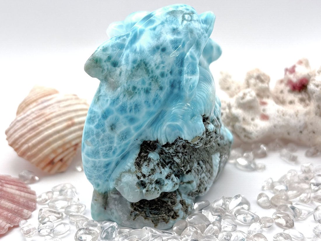 ドミニカ共和国産 ラリマー ドルフィン彫刻 (ソーダ珪灰石)/Larimar