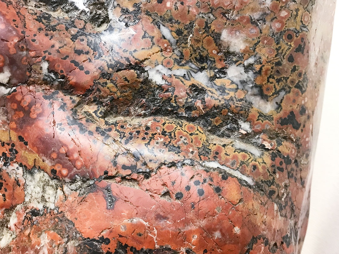 岐阜県根尾谷産 御殿桜石(木製台座付き)