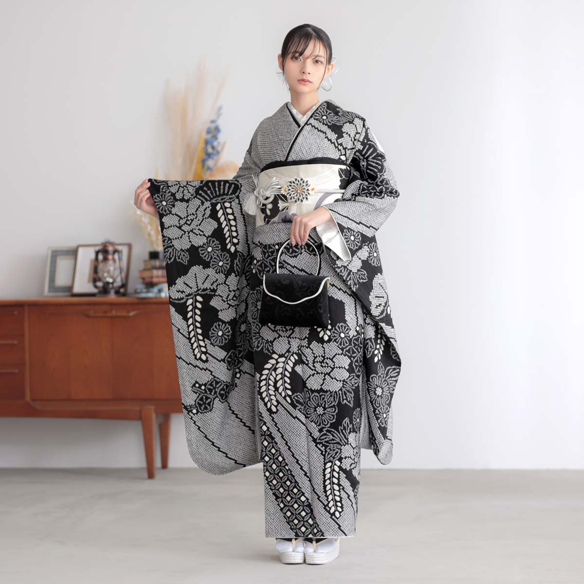 総絞り 黒 牡丹に藤（【振袖・袋帯・長襦袢のセット商品