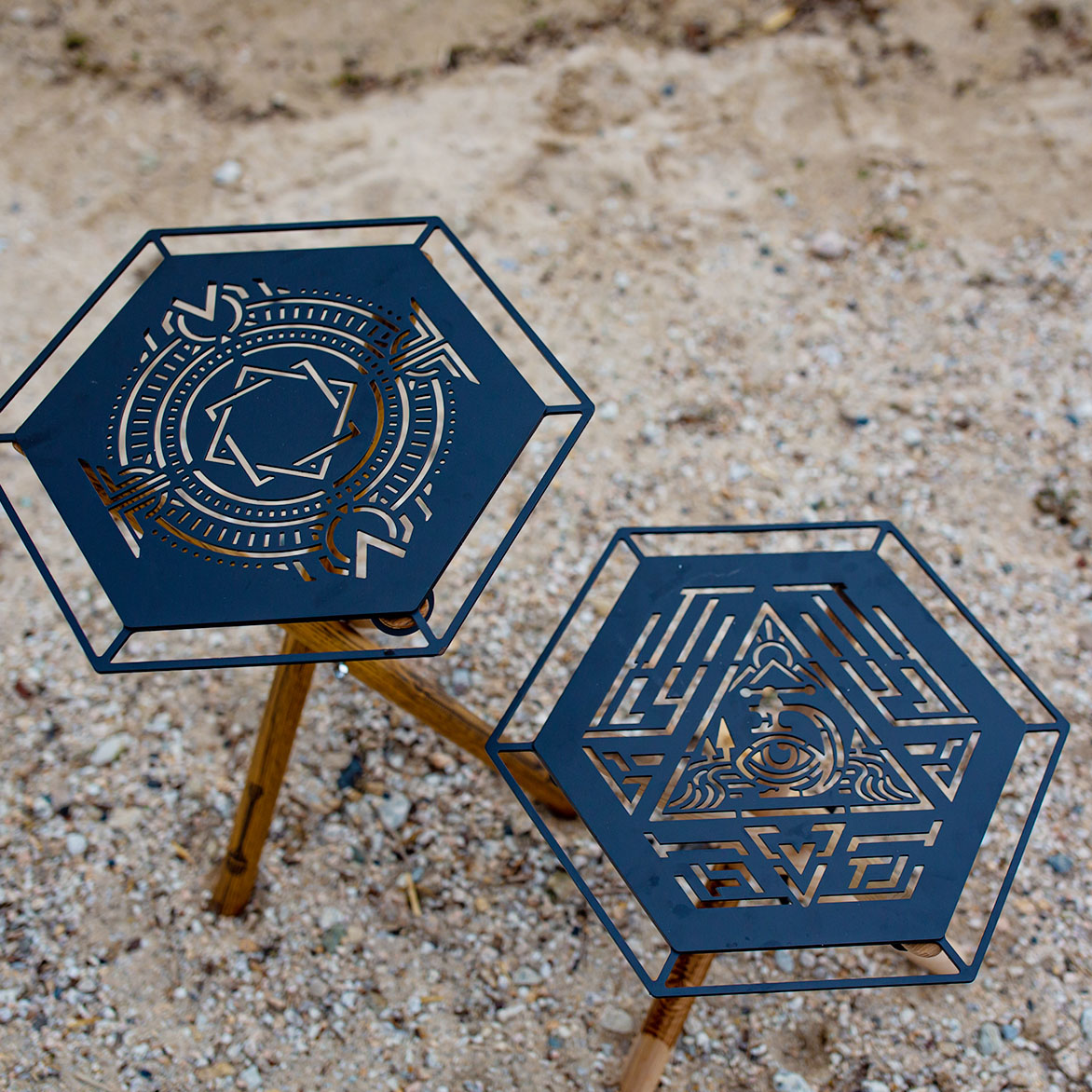 焚き火サイドスタンド LOW 六角天板タイプ | DEVISE WORKS | キャンプ用品