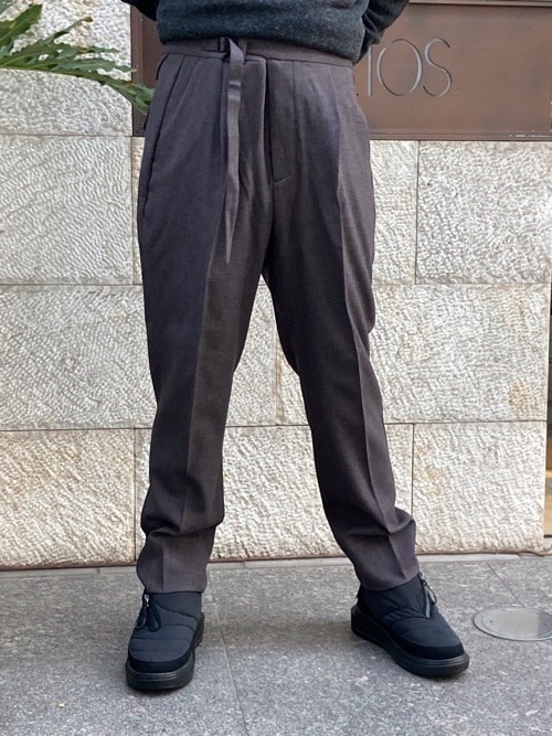 WhiteMountaineering 1 TUCK WIDE TAPERED PANTS CHARCOAL WM2373406