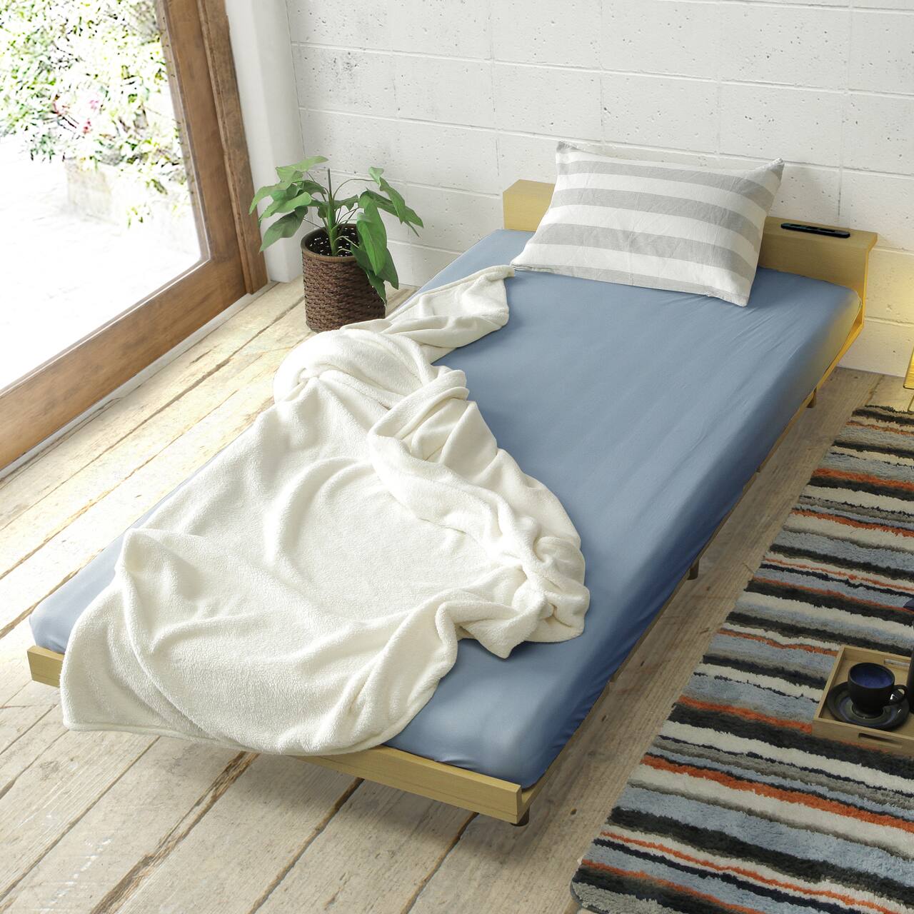 セミダブル】北欧風ローベッド・フロアベッド/ローグUSB【LAG USB