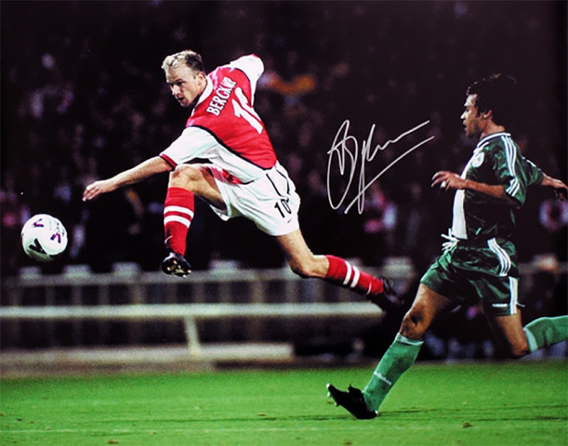 デニス・ベルカンプ 直筆サインフォト（大） アーセナル ボレー vs