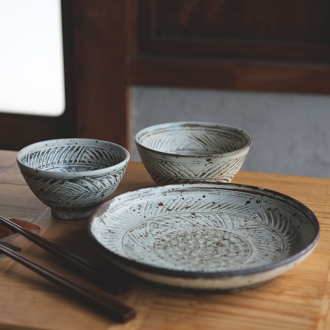 三島唐津/8寸浅鉢 | 唐津焼 雅樂窯 ( うたがま ) | 糸島くらし×ここの