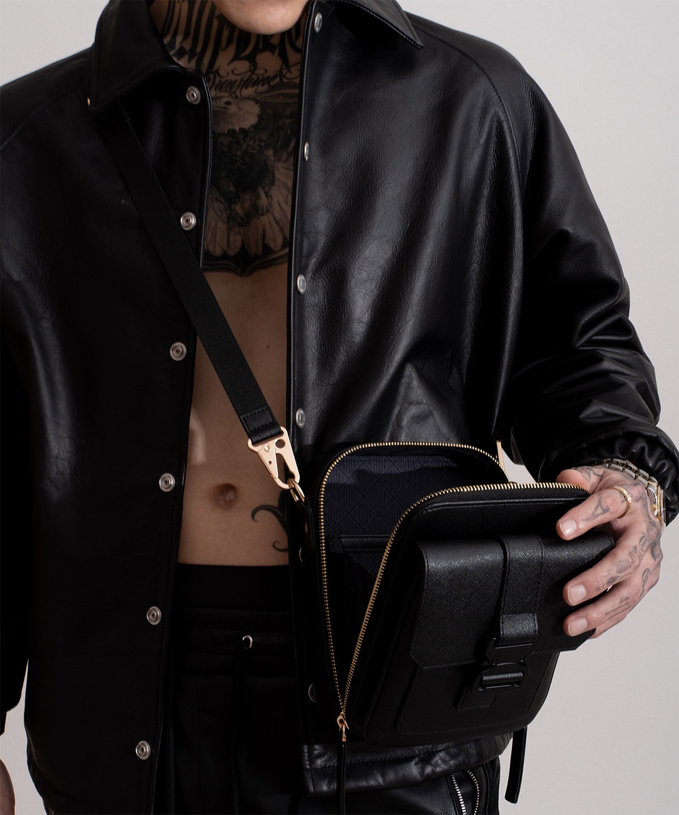 DEVICE × GOUKIコラボ】ゴールドカラーバックル ショルダーバッグ DSG25072