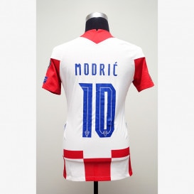 サッカー実使用ユニフォームを販売 - THE DUGOUT