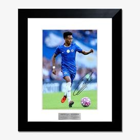 エステバン直筆サイン入りブラジル代表2024フォト (デビュー) | THE DUGOUT