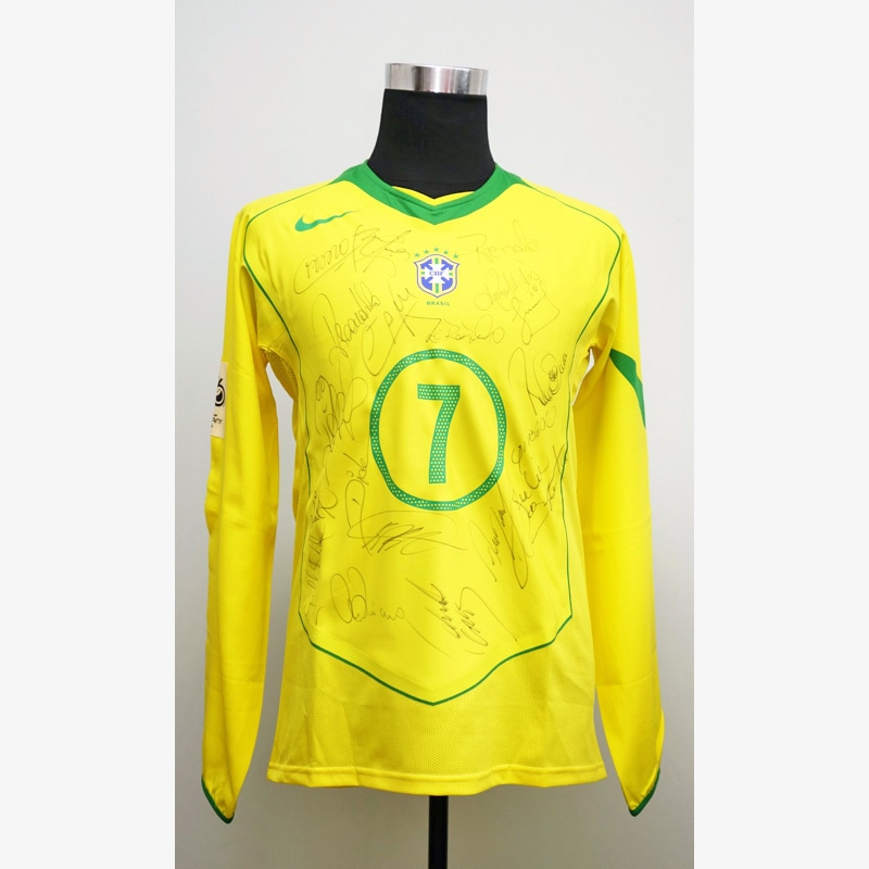 ロビーニョ実使用マルチ直筆サイン入りブラジル代表04/05ユニフォーム