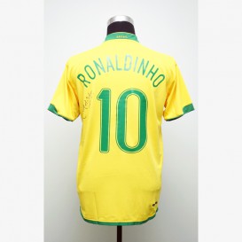 ロナウジーニョ直筆サイン入りブラジル代表06/07ホームユニフォーム