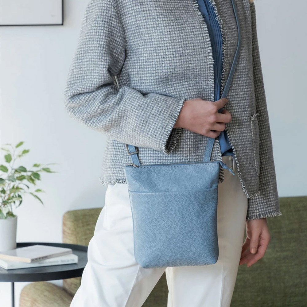 イタリア製 ショルダーバッグ スリム 薄マチ レディース 斜めがけ 大人