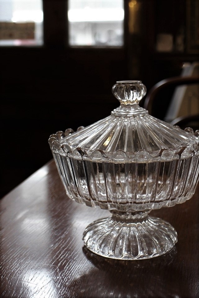 オールド・バカラ 1870年頃 ホワイト オパーリンクリスタルガラス製