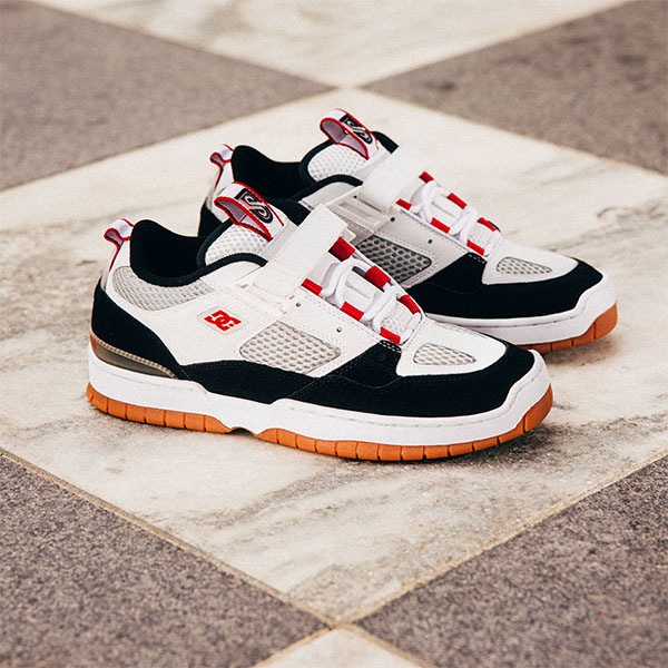 スケートボード DC JS1 27.0 DC Shoesより、『 JS1 』 Black/Gumが登場