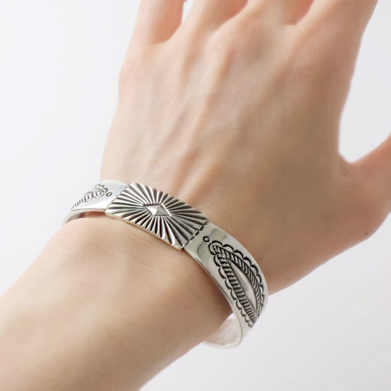 147mm ペリーショーティ コインシルバー バングル｜マライカ公式通販