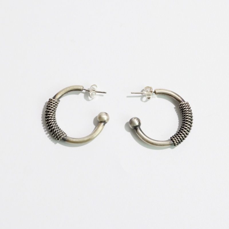 スティーブアルビソ ワイヤーワーク ビッグフープピアス｜マライカ公式通販