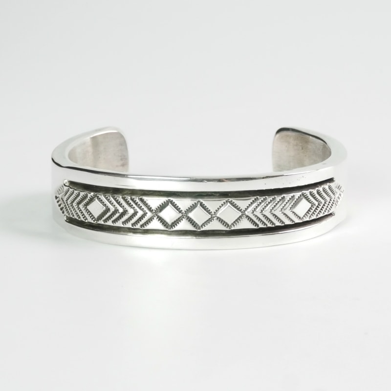 152mm ブルースモーガン スタンプワーク バングル｜マライカ公式通販