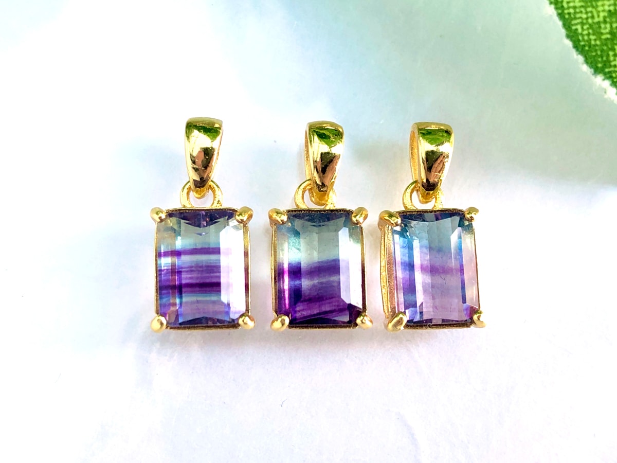 天然のレインボーカラー☆sv925☆天然石ペンダントトップ/レインボー