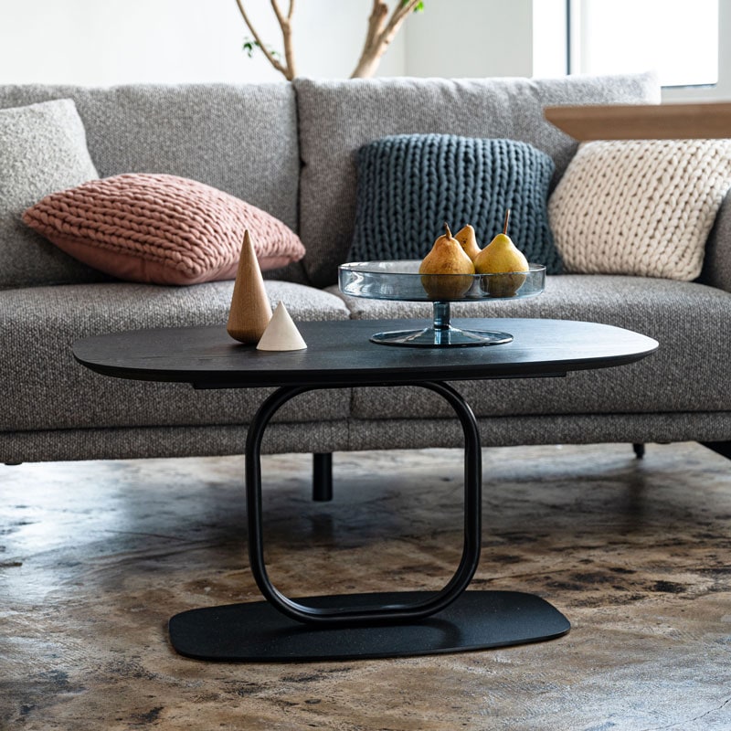 抜け感スチール脚のリビングテーブル｜モダンスタイル | インテリア