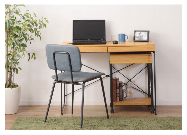 天然木とスチールの引出し付きデスク｜ヴィンテージテイスト