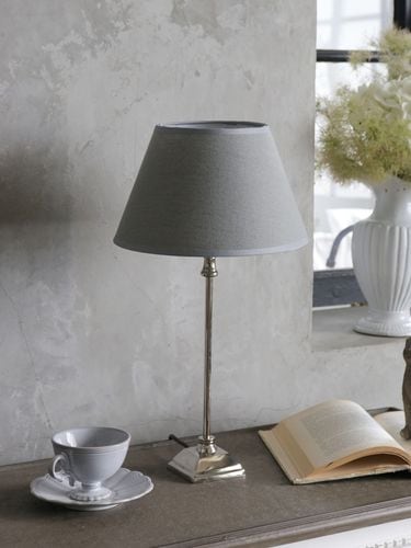 照明器具はヨーロッパ直輸入のものが中心