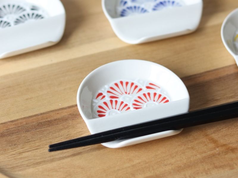 波佐見焼 翔芳窯 扇 箸置き皿 赤