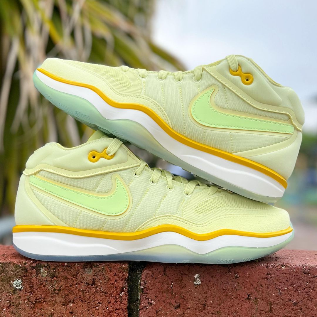 美品】海外限定カラー NIKE G.T hustle2