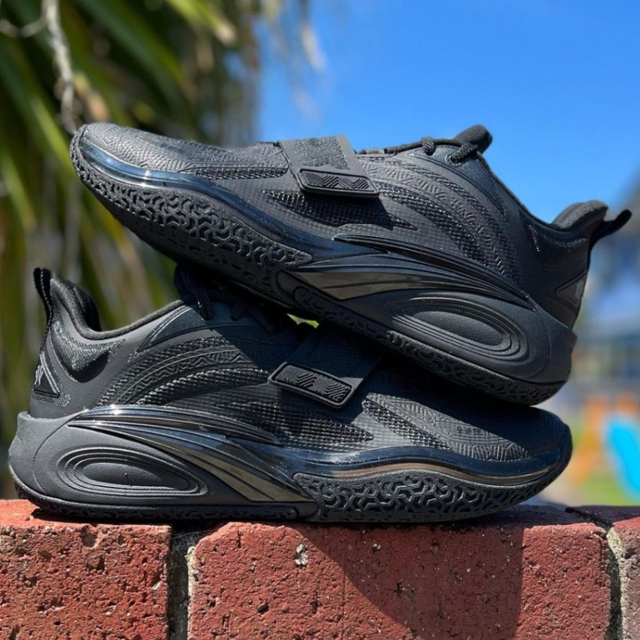 ANTA KAI 1 'BLACK KNIGHT' アンタ カイ 1 カイリー アービング