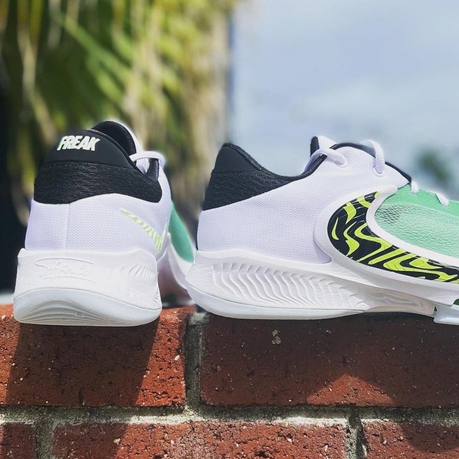 NIKE ZOOM FREAK 4 'BARELY VOLT' ナイキ ズーム フリーク 4 ヤニス