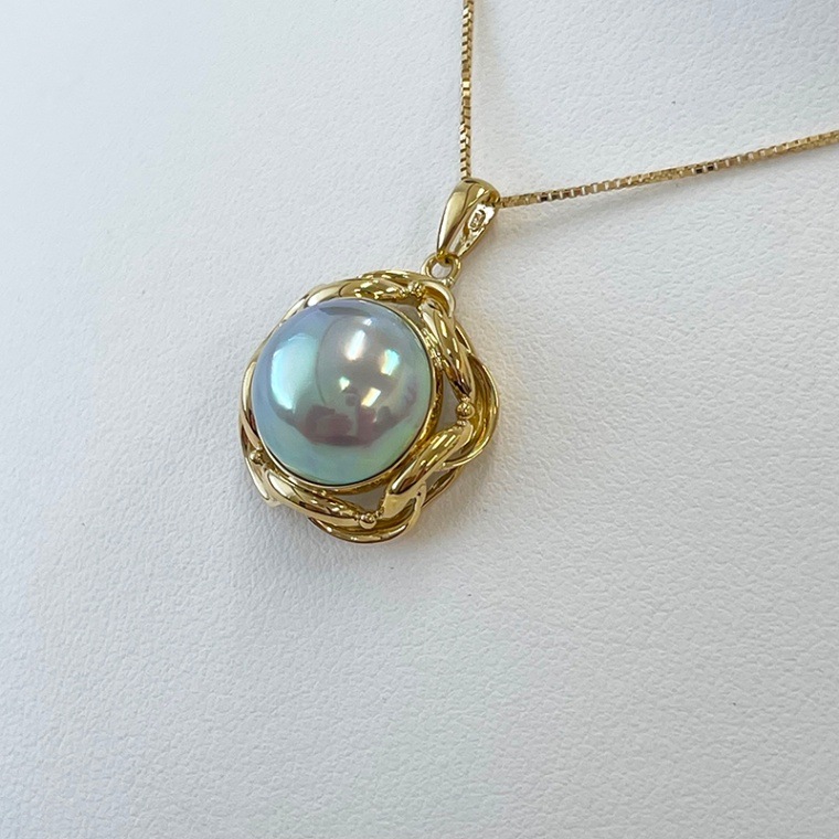 P15374】マベパールペンダント 奄美大島産 約12mm ブルー系 K18