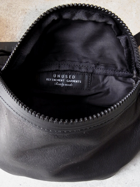 UNUSED（アンユーズド） レザーウエストバッグ ブラック・ネイビー