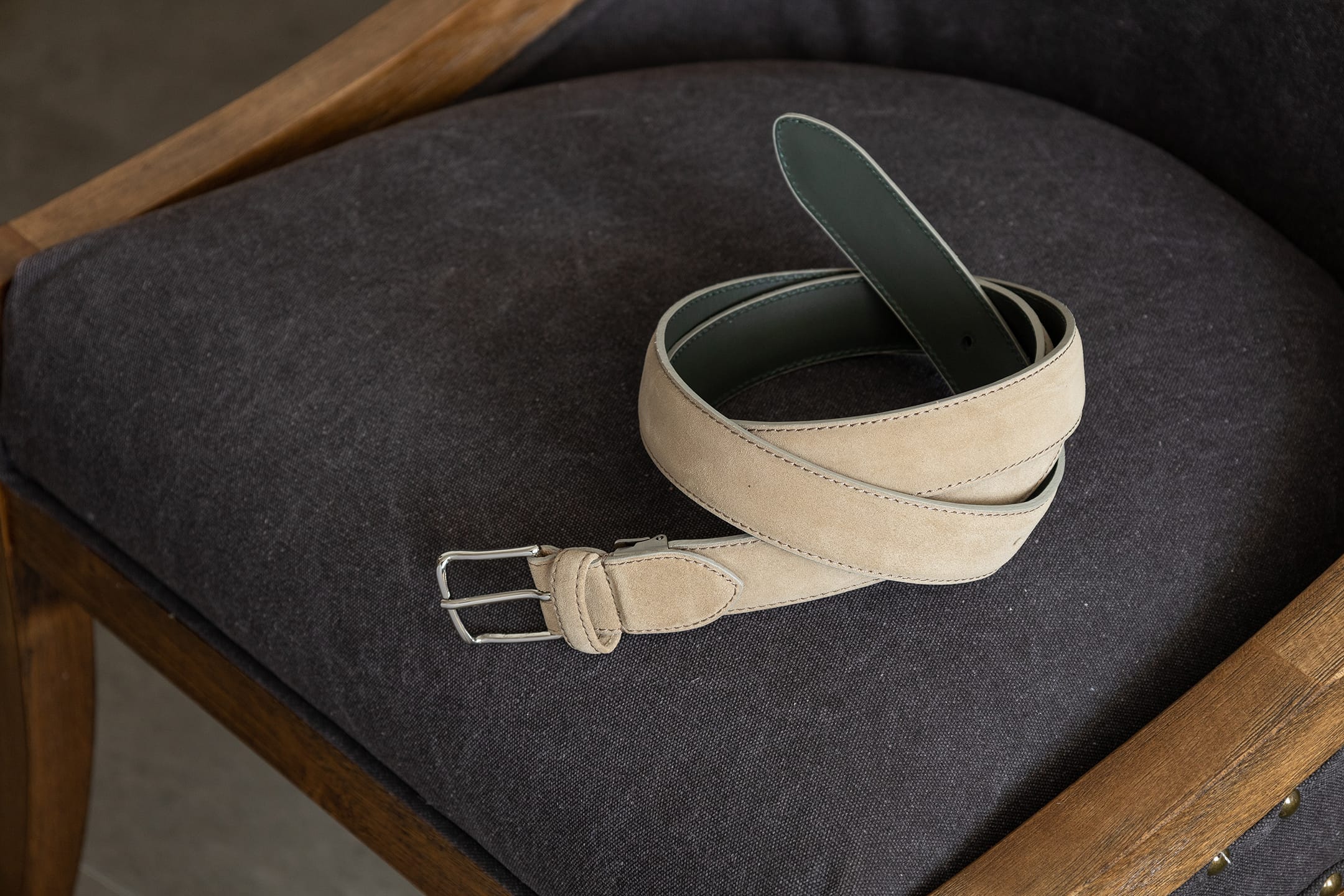 スエード ベルト - Silver | 大人のバッグ・財布・ ベルト など拘りの