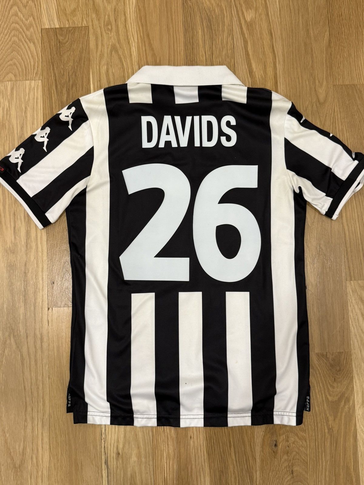 Vintage 1999-00 Juventus Kappa Home Shirt - Davids #26 (M)