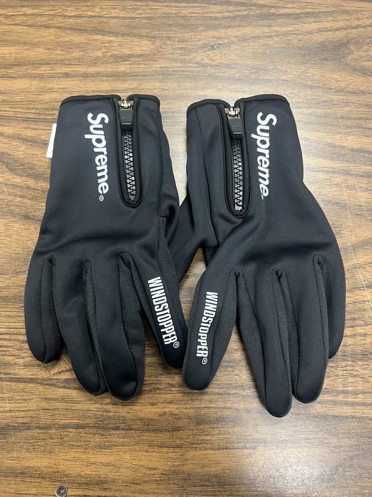 Streetwear × Supreme Supreme Windstopper Zip Gloves medium | Grailed