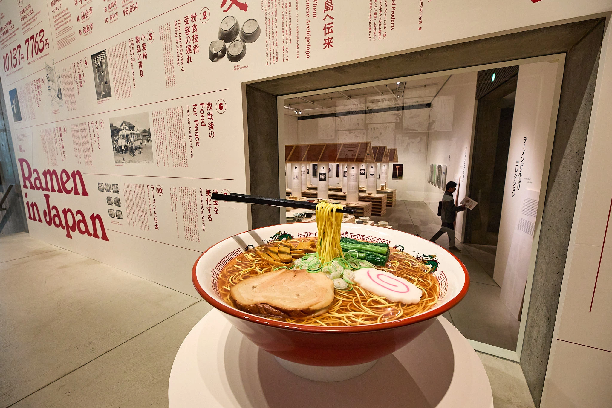 六本木で「ラーメンどんぶり展」が開催、ユニークなアーティスト