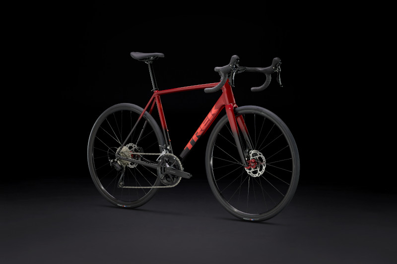 初心者向け】 ロードバイクはアルミとカーボンどっちが良い？ - Trek