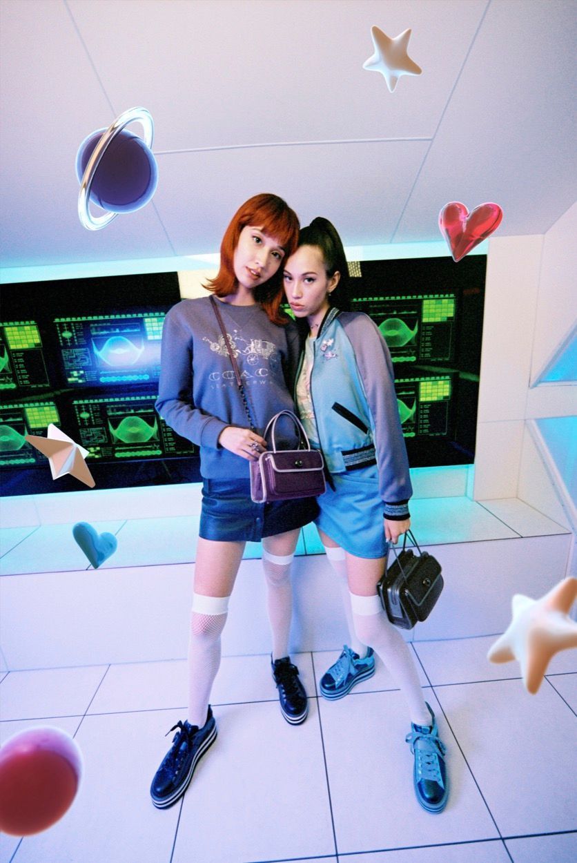 コーチ、ブランドアンバサダーの水原希子とのカプセルコレクションを