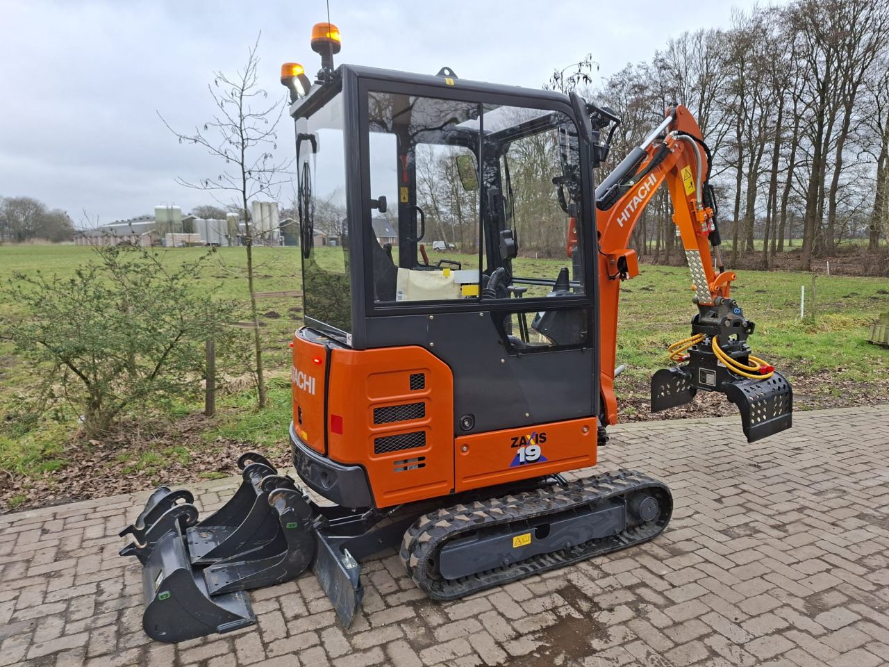 Hitachi ZX19-6 CR | bj2025 | 76 uur | 3 bakken en grijper, baujahr