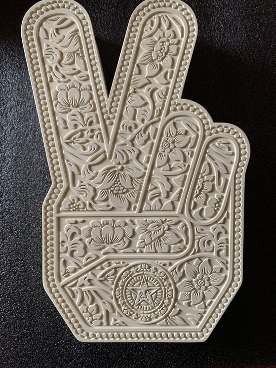 ▷ Peace Fingers by Shepard Fairey (Obey), 2023 | Resin Design