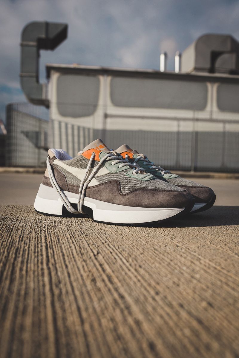 レースがクロス！ ディアドラの新作スニーカーが面白い | GQ JAPAN