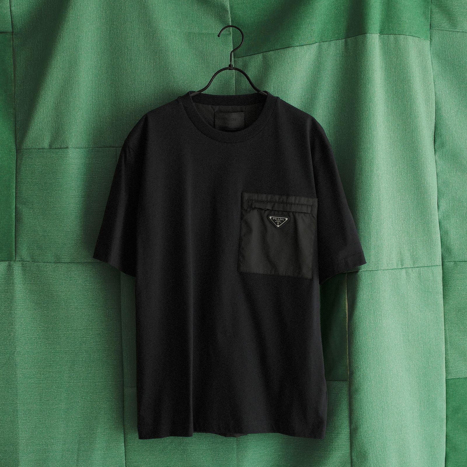 シンプルで普遍的なデザインにプラダならではの美学が宿る──2025年夏