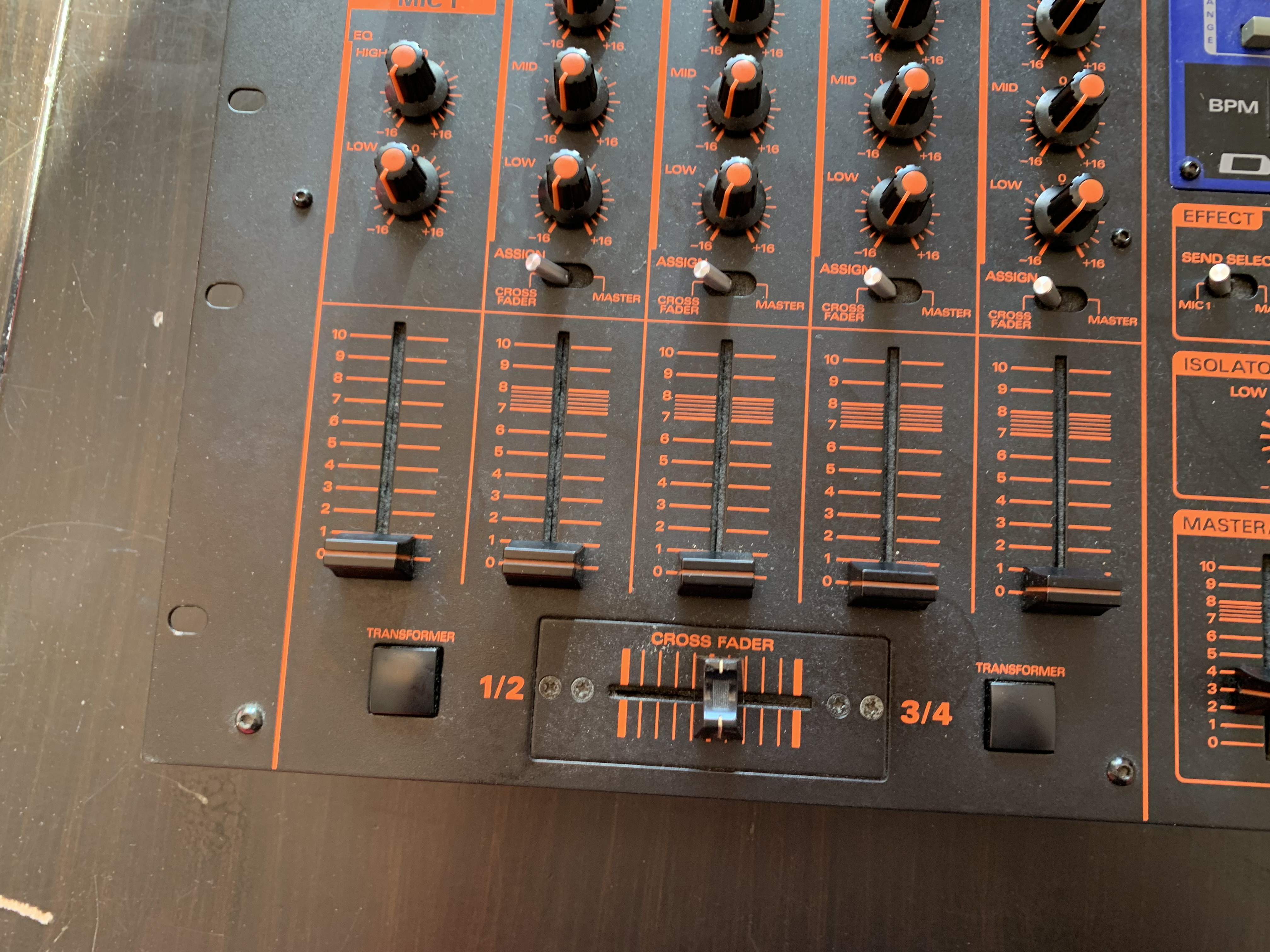 DJ-2000 - Roland DJ-2000 - Audiofanzine