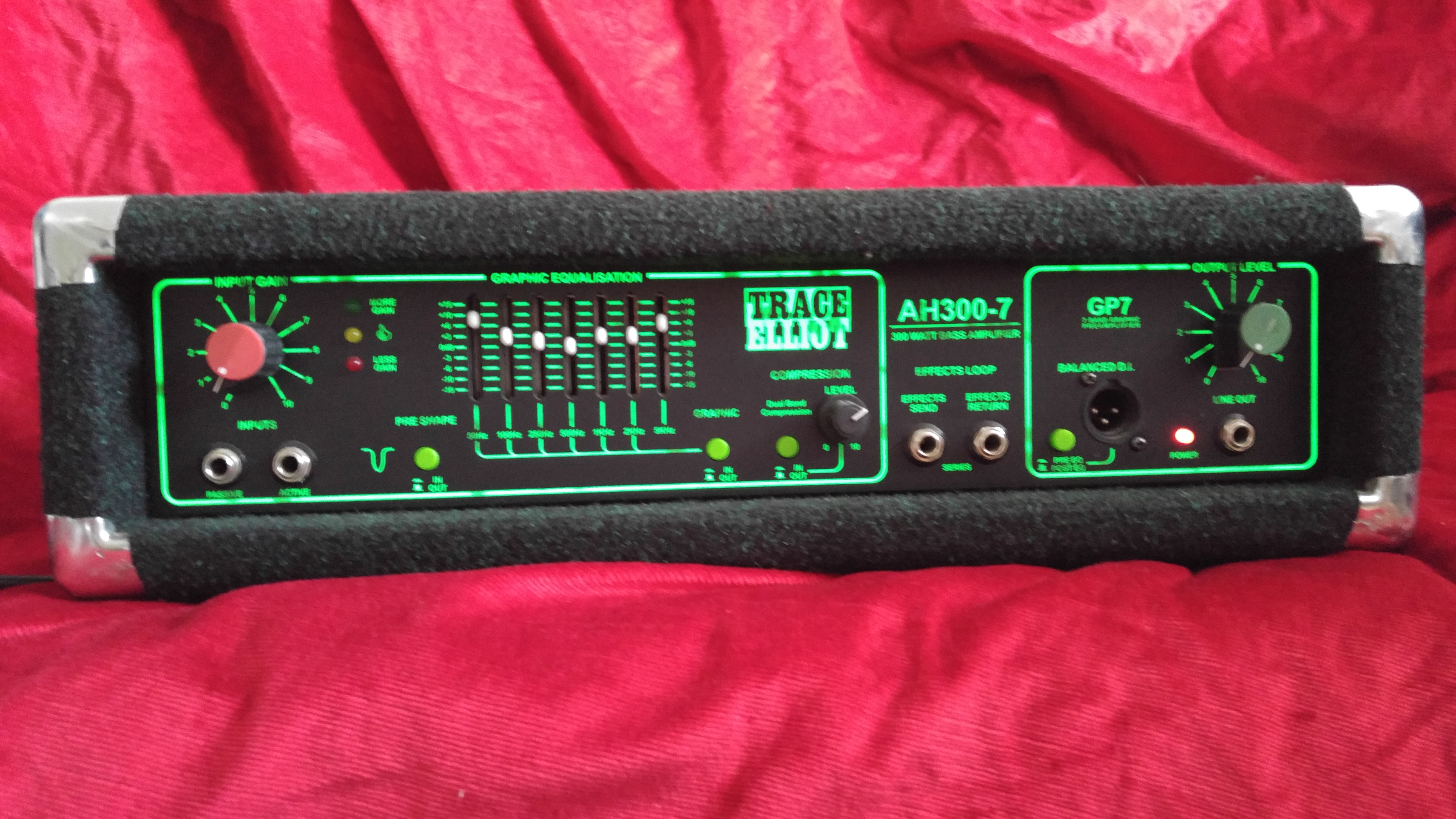 AH300-7 - Trace Elliot AH300-7 - Audiofanzine