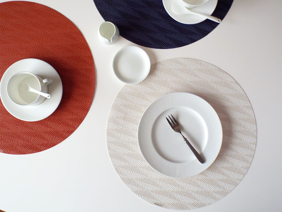 チルウィッチ ランチョンマット アロー｜赤の三角形の連続模様