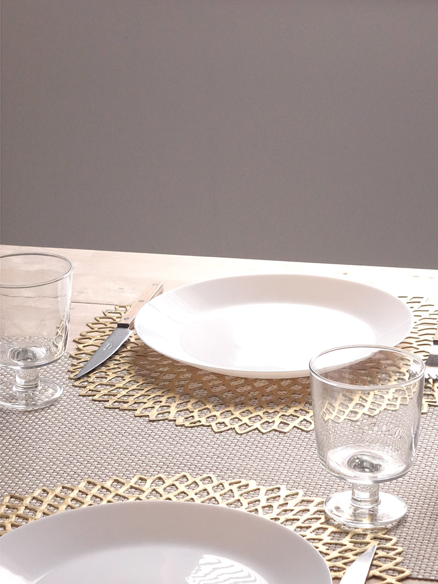 チルウィッチ ダリア ランチョンマット｜大輪のダリアを模ったブラス色